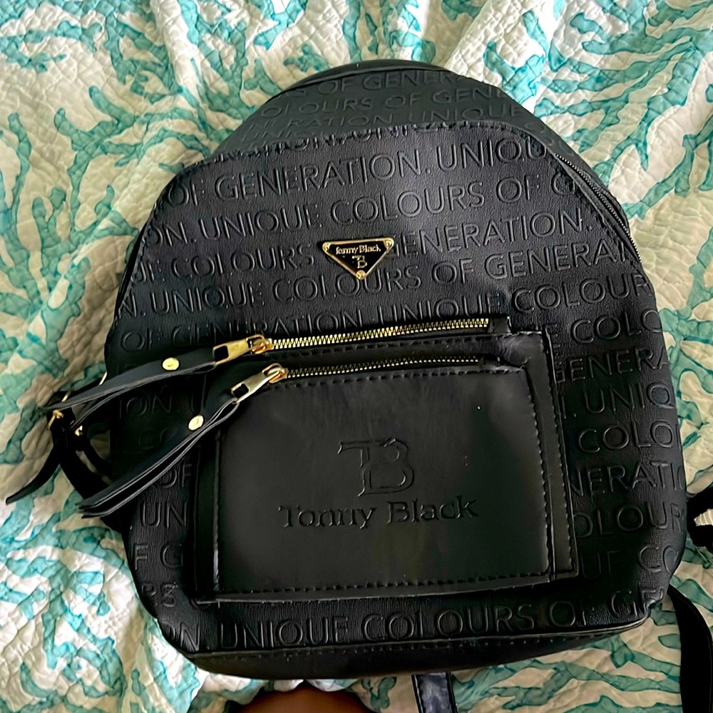 NWT adorable mini backpack!Gold& black perfect size for travel or summer fun!